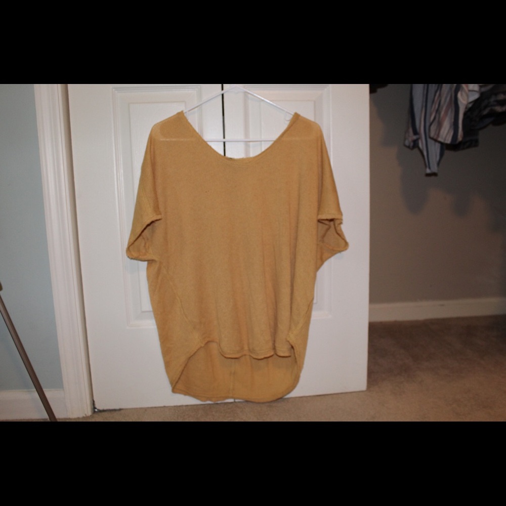 Flowy, yellow shirt